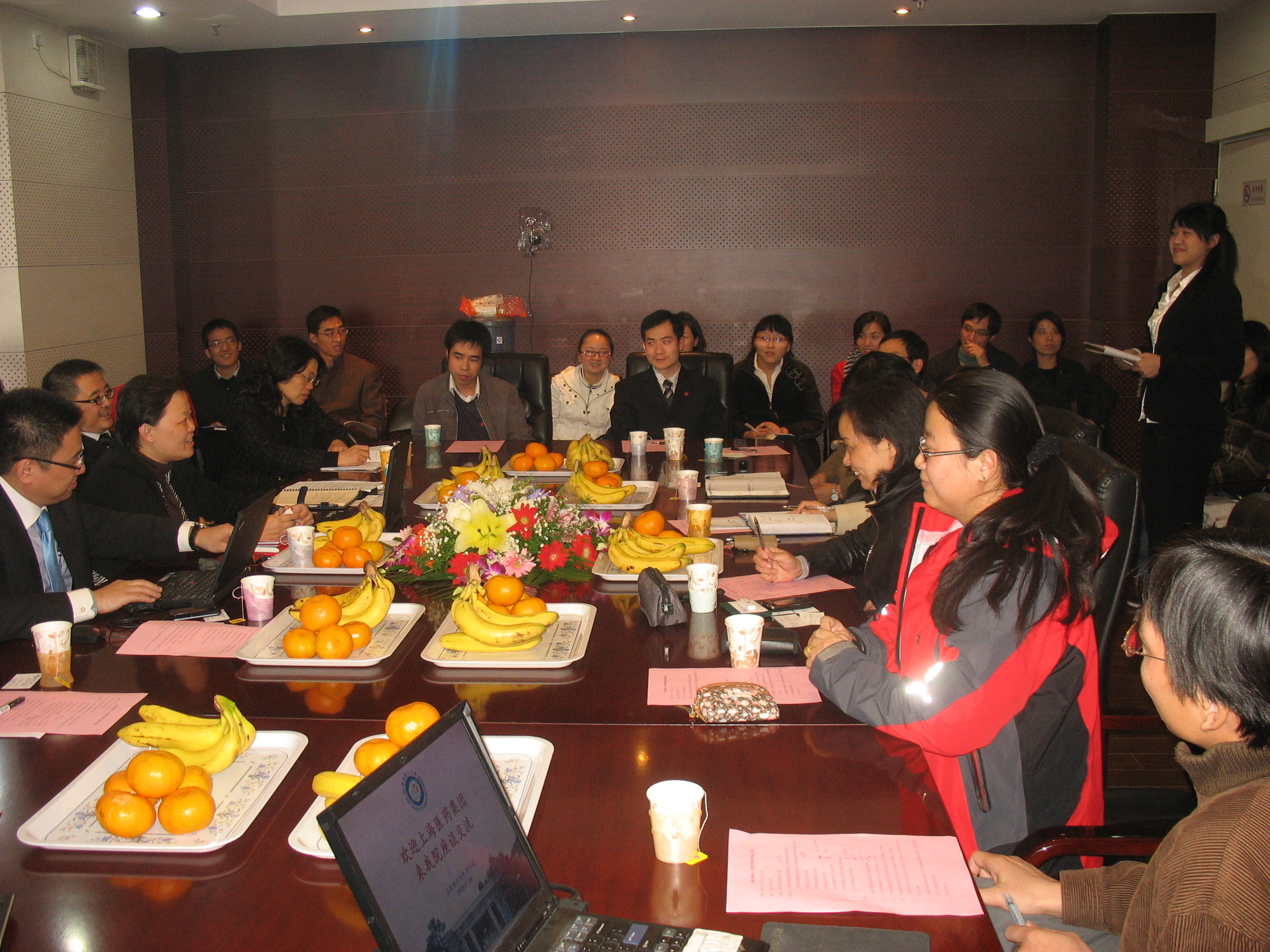 上药集团代表与2138cn太阳集团古天乐毕业生交流